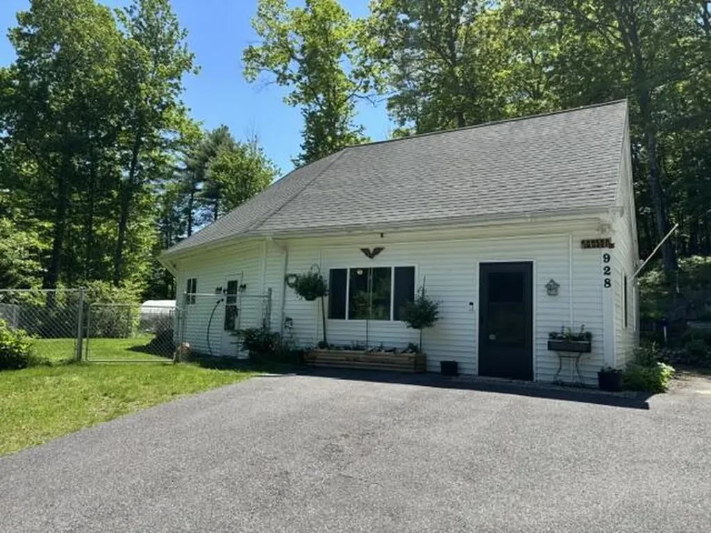 928 Main Street Wayne ME 04284