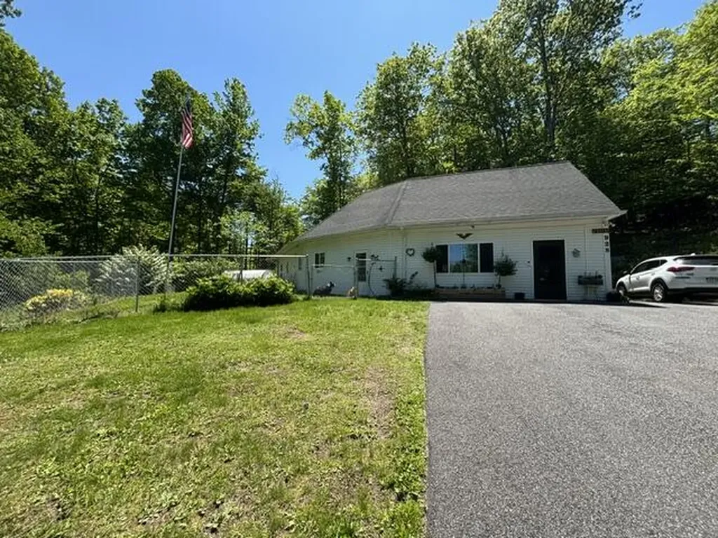 928 Main Street Wayne ME 04284