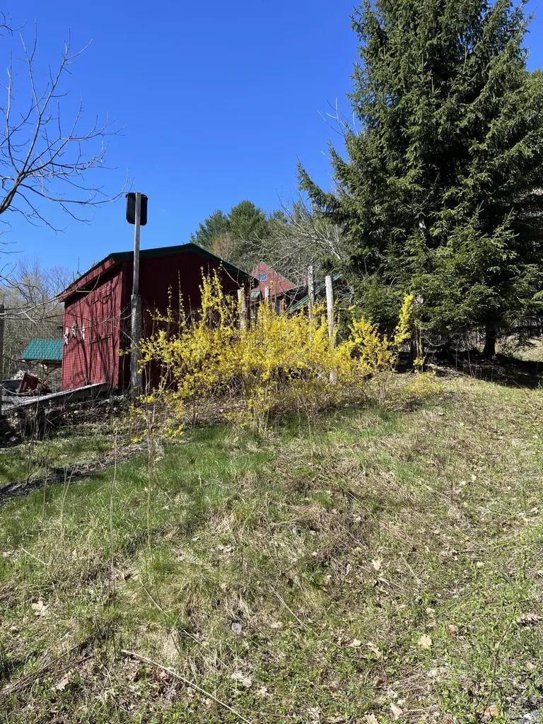 12 Perkins Lane Hallowell ME 04347