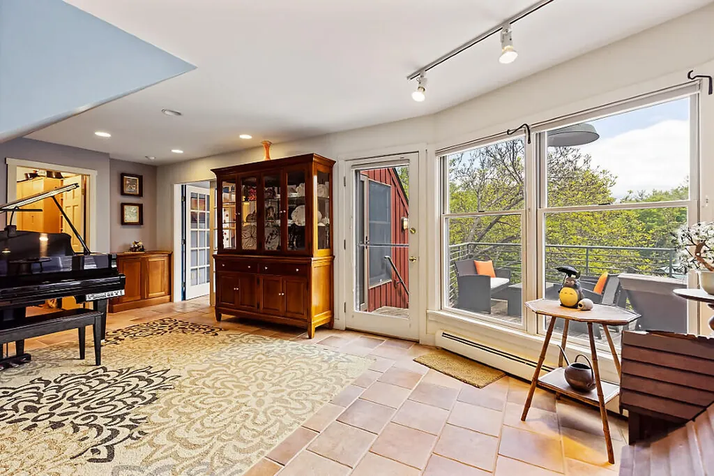 12 Perkins Lane Hallowell ME 04347