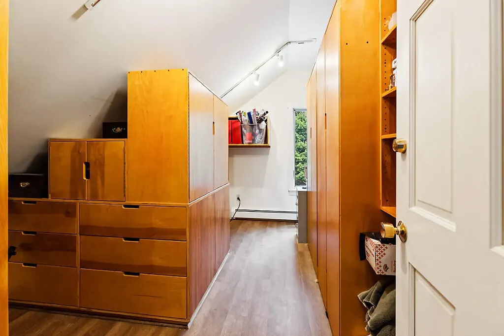 12 Perkins Lane Hallowell ME 04347