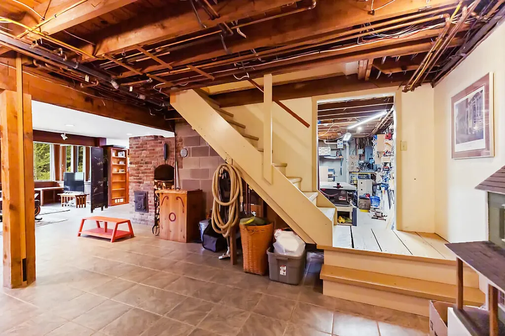 12 Perkins Lane Hallowell ME 04347