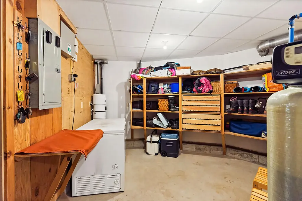 12 Perkins Lane Hallowell ME 04347