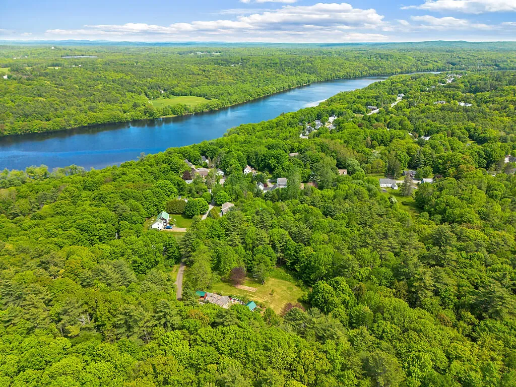 12 Perkins Lane Hallowell ME 04347