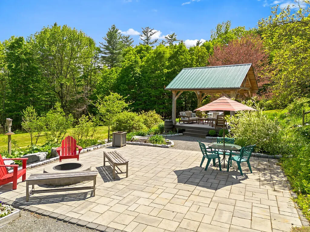 12 Perkins Lane Hallowell ME 04347