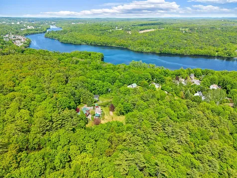 12 Perkins Lane Hallowell ME 04347