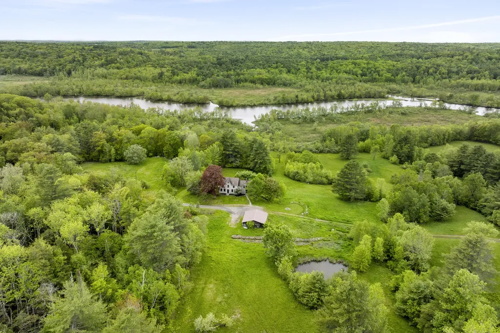 320 E Pittston Road Dresden ME 04342