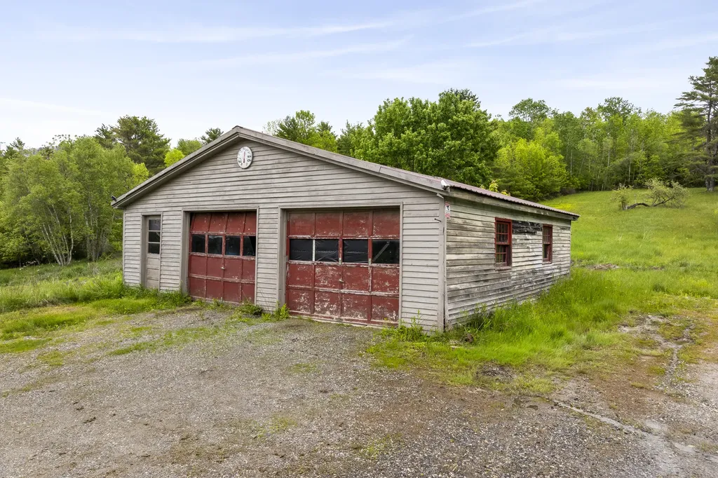 320 E Pittston Road Dresden ME 04342