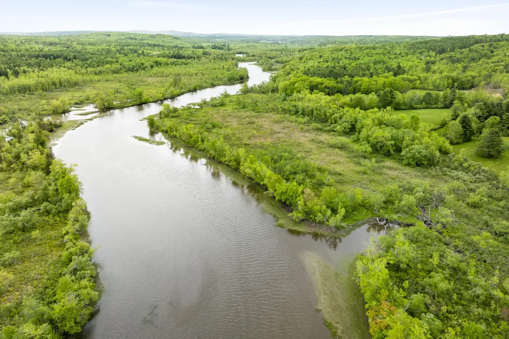 320 E Pittston Road Dresden ME 04342