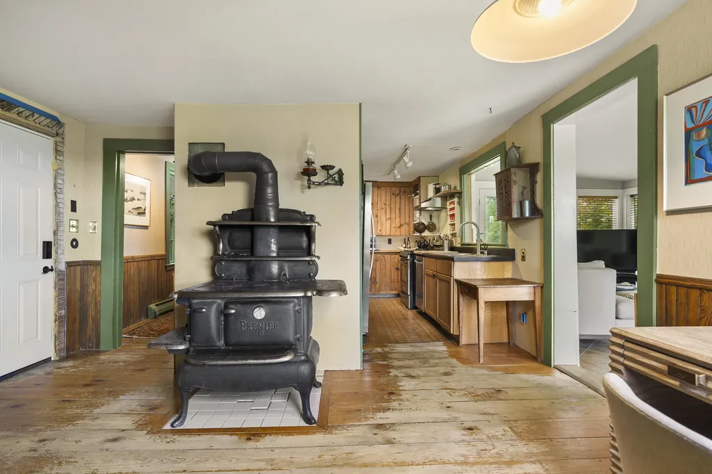 320 E Pittston Road Dresden ME 04342