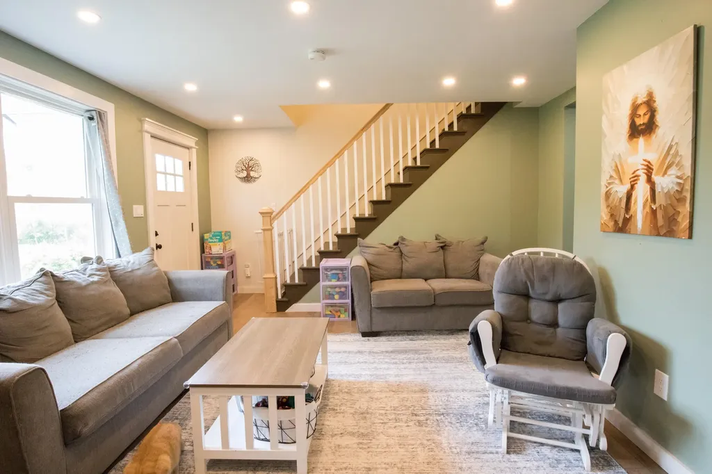 123 Lewiston Road Gray ME 04039