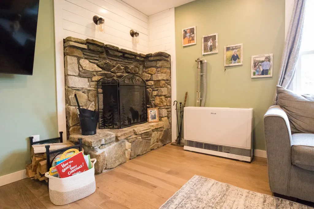 123 Lewiston Road Gray ME 04039