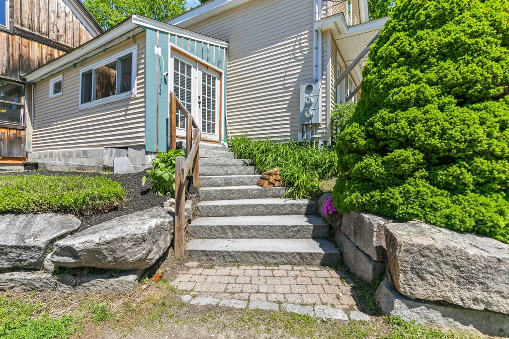 123 Lewiston Road Gray ME 04039