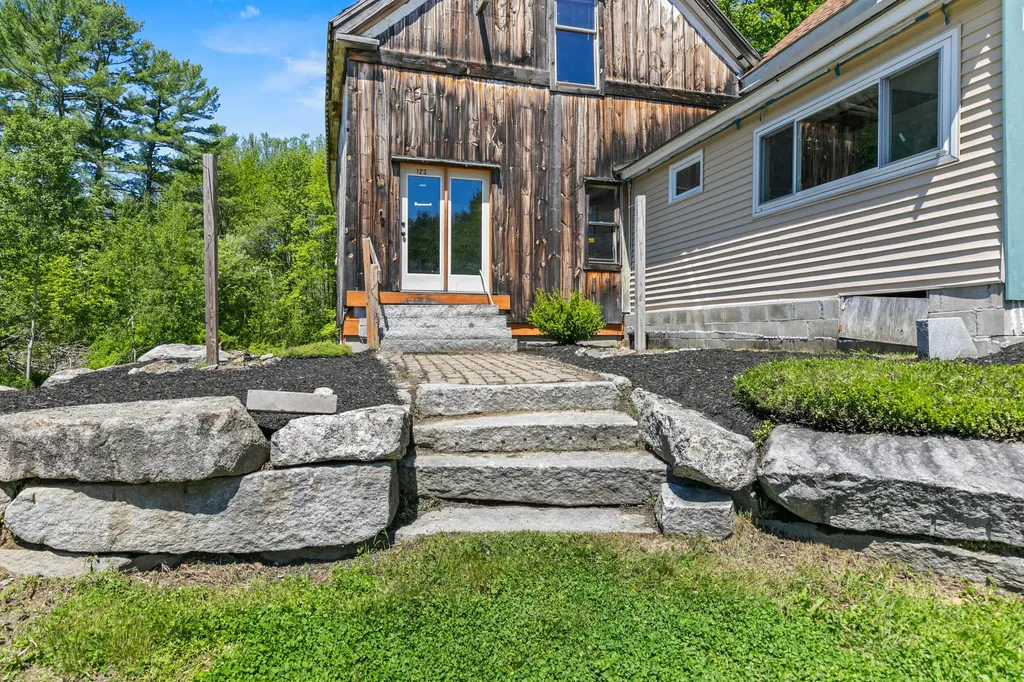 123 Lewiston Road Gray ME 04039