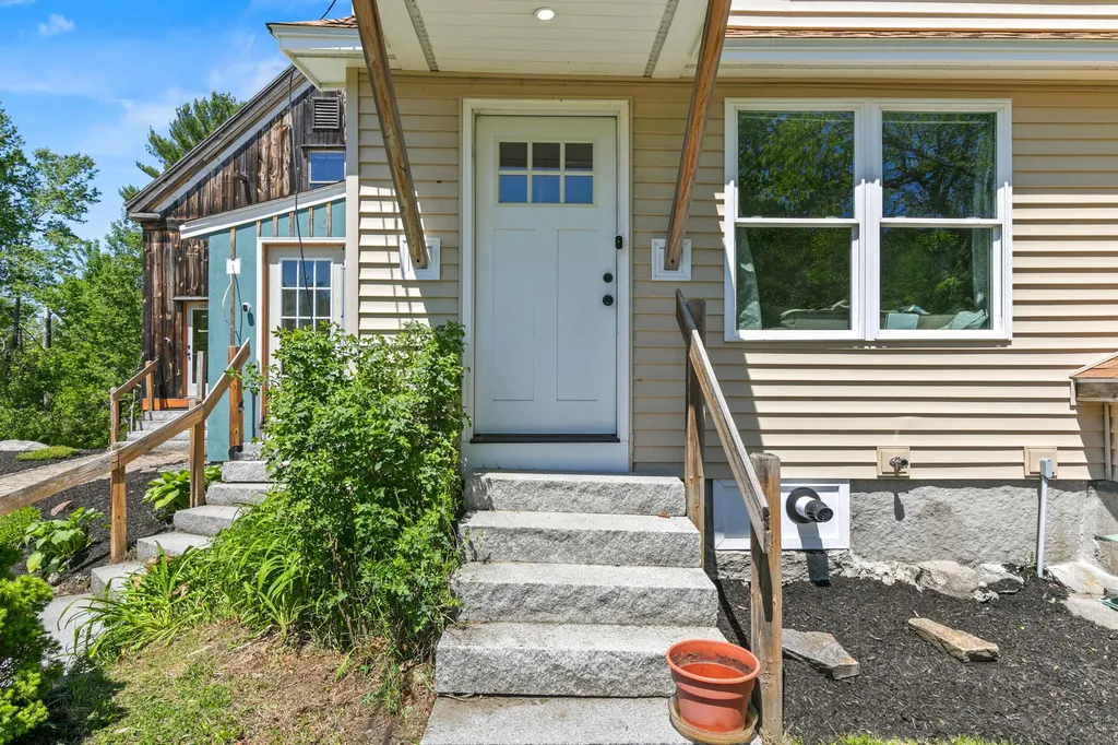 123 Lewiston Road Gray ME 04039