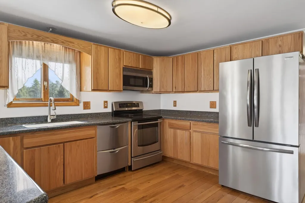 281 Portland Road Gray ME 04039