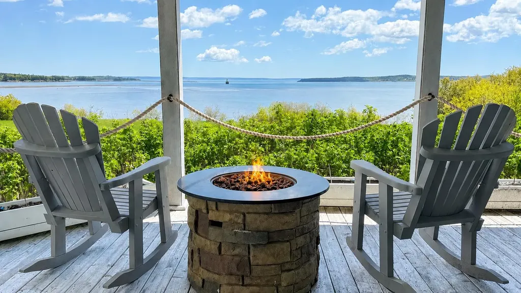 20 Easy Street Lubec ME 04652