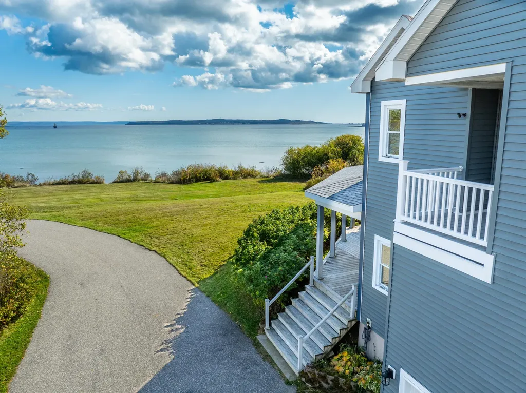 20 Easy Street Lubec ME 04652