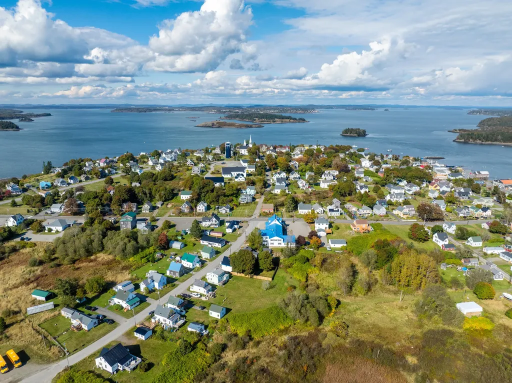 20 Easy Street Lubec ME 04652