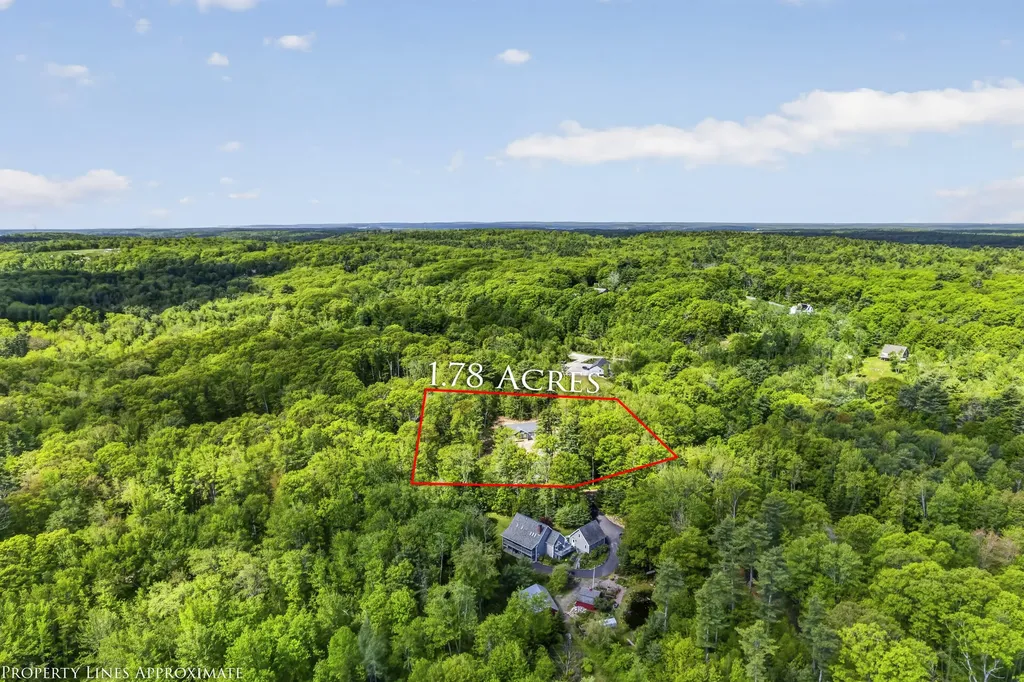 47 Evergreen Drive Boothbay ME 04537
