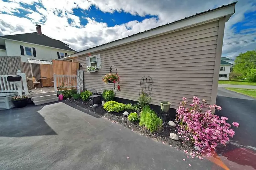 32 Green Street Houlton ME 04730