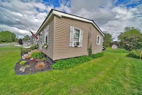 32 Green Street Houlton ME 04730
