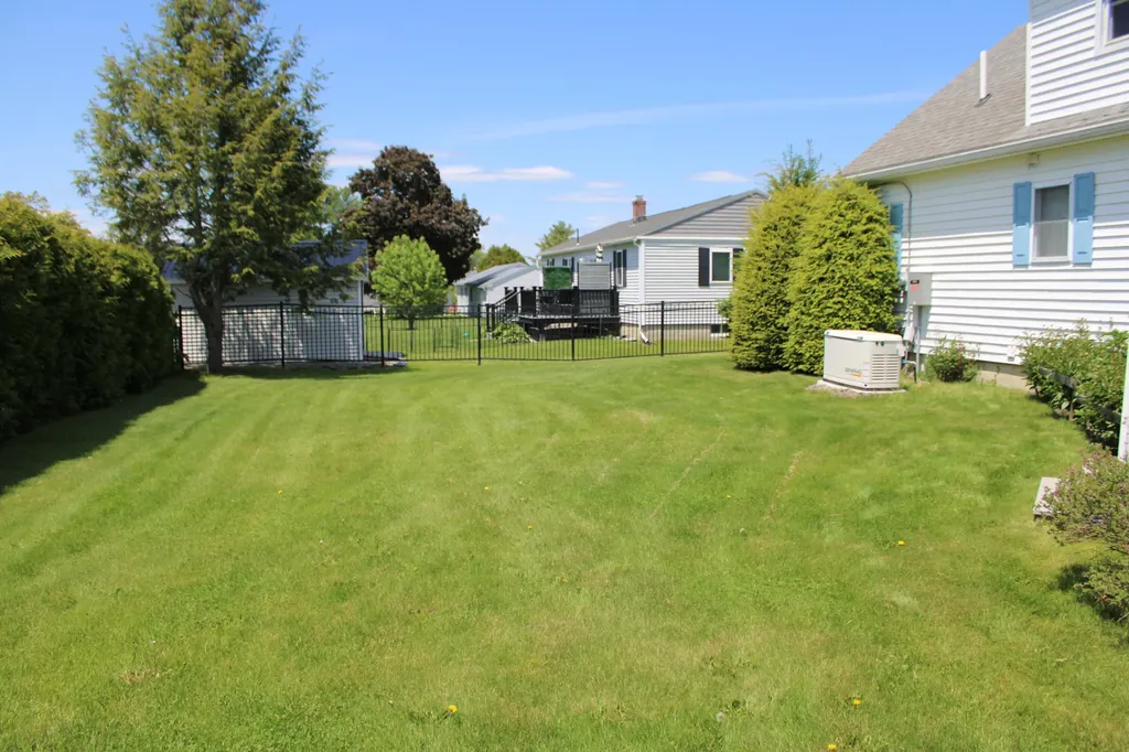 81 Birchwood Boulevard Brewer ME 04412