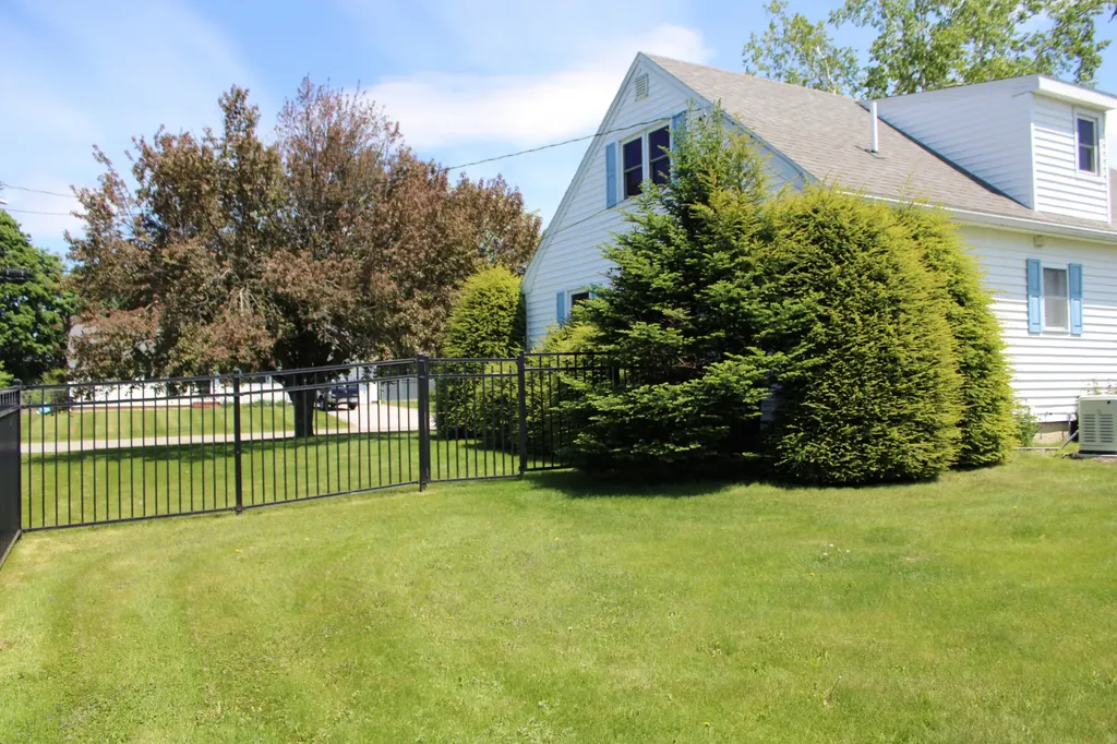 81 Birchwood Boulevard Brewer ME 04412