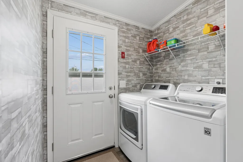 11 Ofarrell Street Topsham ME 04086