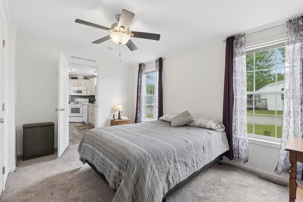 11 Ofarrell Street Topsham ME 04086