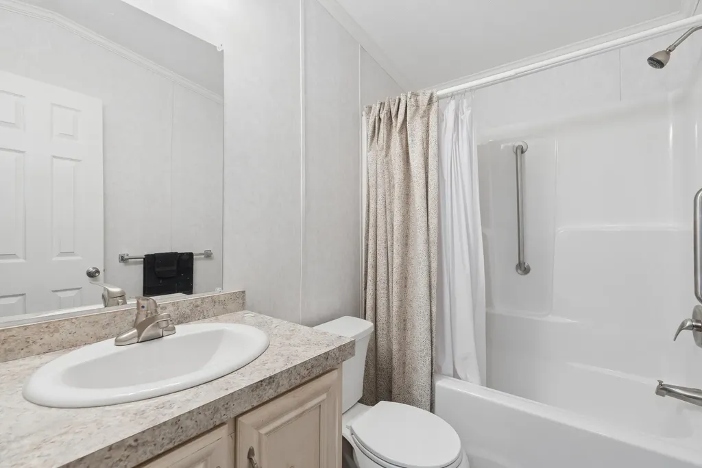11 Ofarrell Street Topsham ME 04086