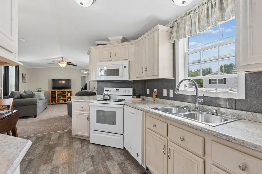 11 Ofarrell Street Topsham ME 04086