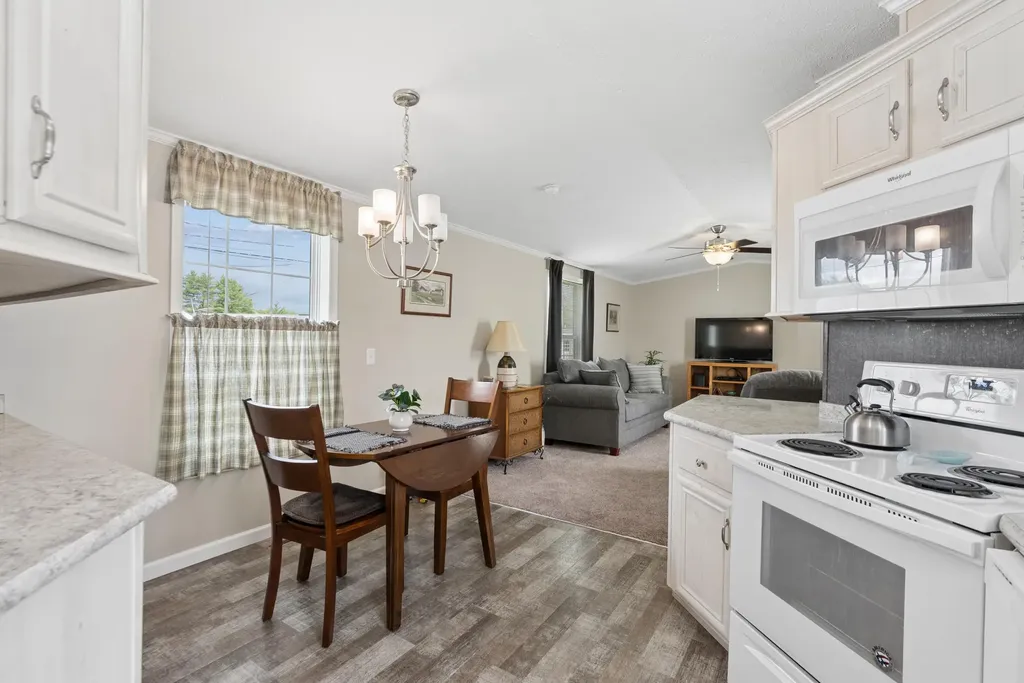 11 Ofarrell Street Topsham ME 04086