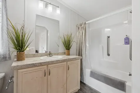 11 Ofarrell Street Topsham ME 04086