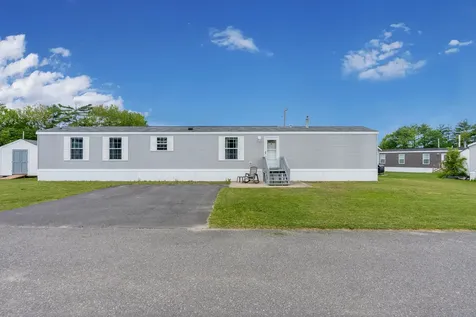 11 Ofarrell Street Topsham ME 04086