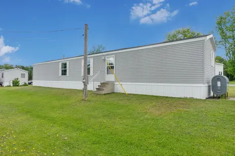 11 Ofarrell Street Topsham ME 04086