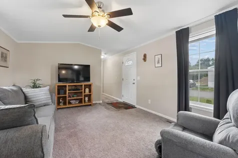 11 Ofarrell Street Topsham ME 04086