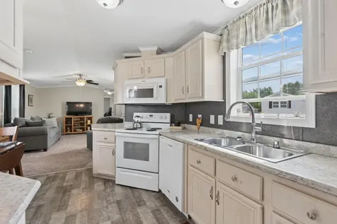 11 Ofarrell Street Topsham ME 04086