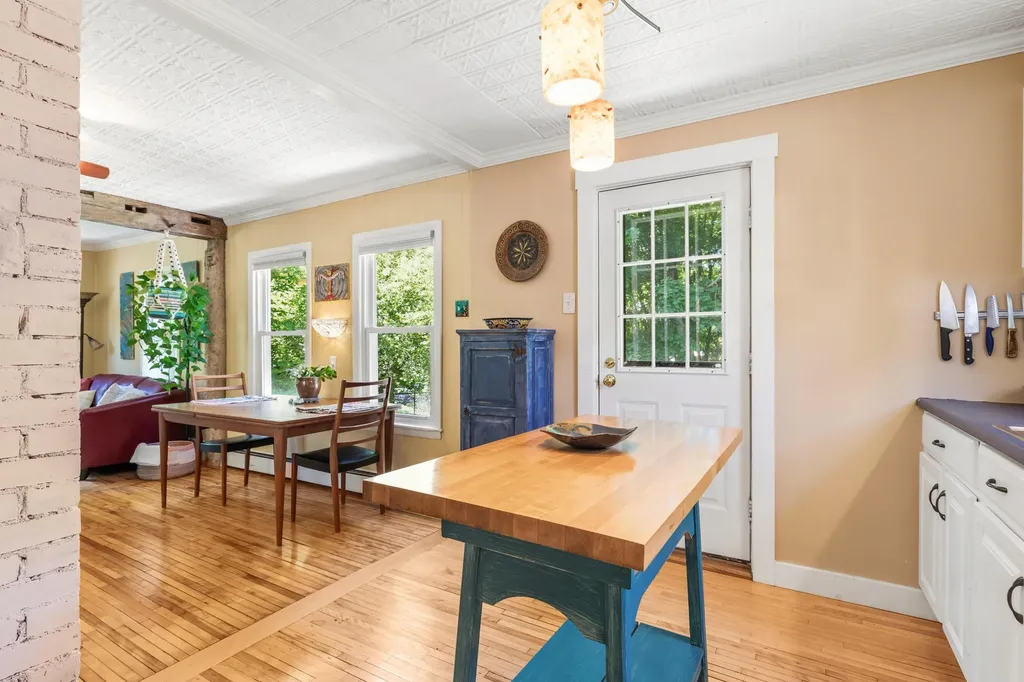 9 Cottage Place Westbrook ME 04092
