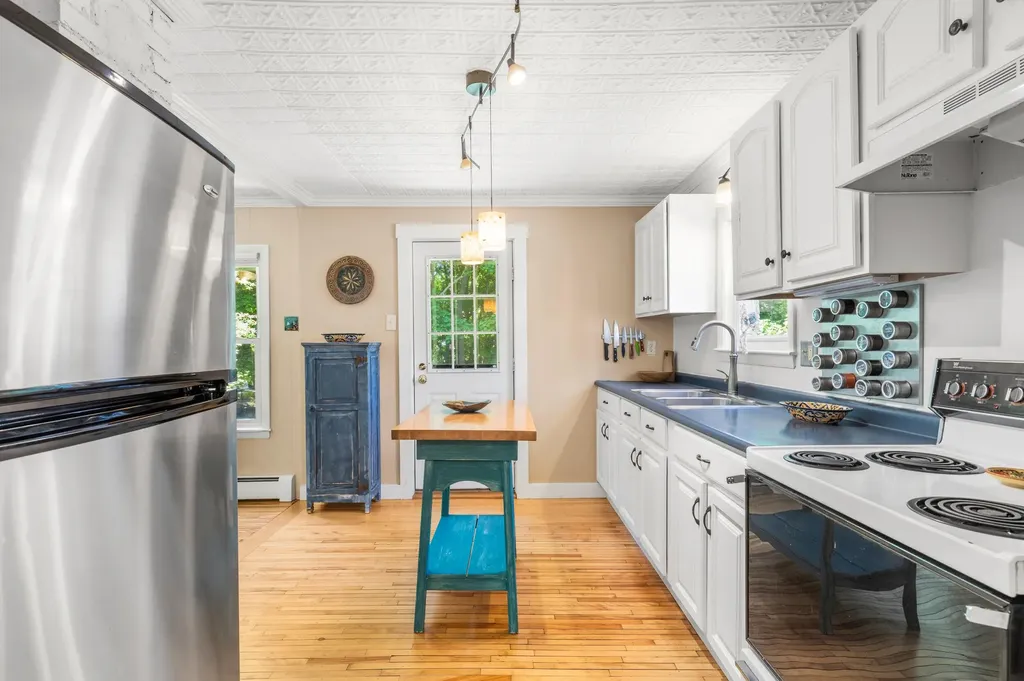 9 Cottage Place Westbrook ME 04092