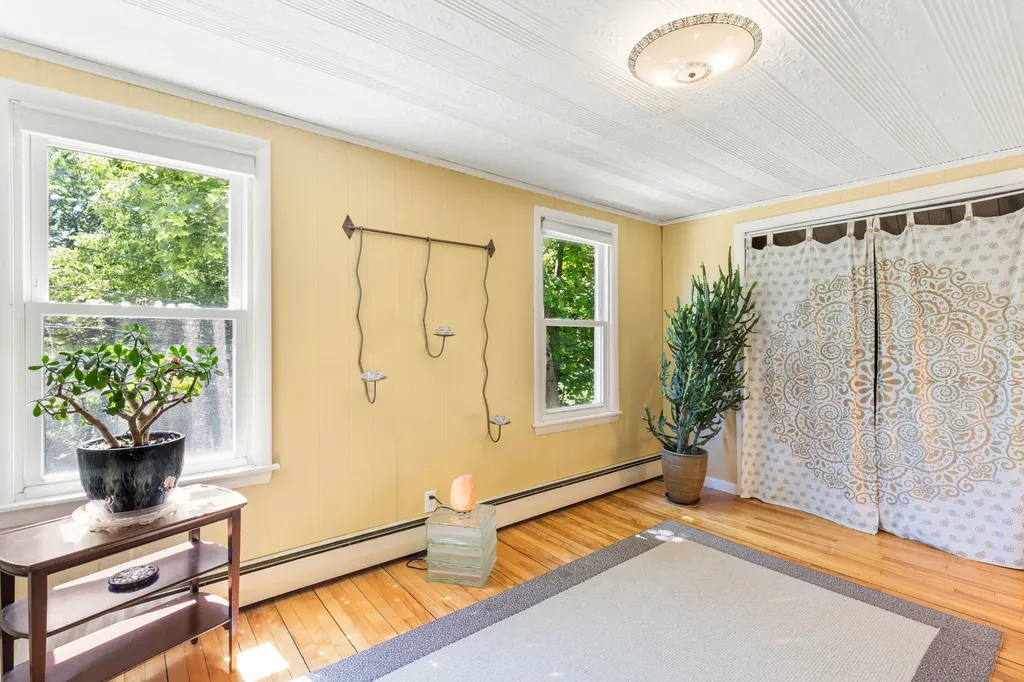 9 Cottage Place Westbrook ME 04092