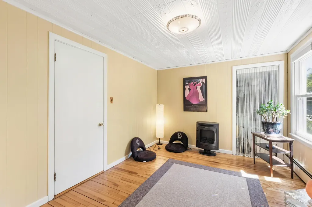 9 Cottage Place Westbrook ME 04092