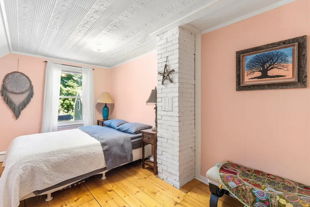 9 Cottage Place Westbrook ME 04092