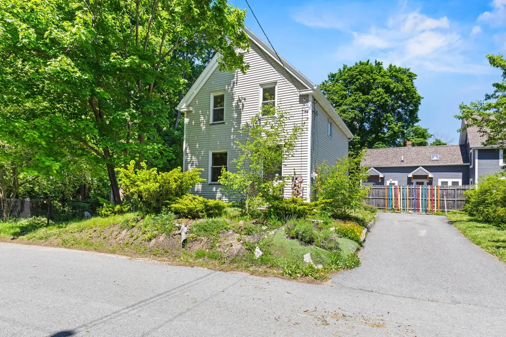 9 Cottage Place Westbrook ME 04092