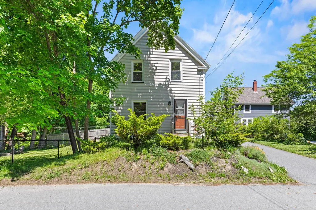 9 Cottage Place Westbrook ME 04092