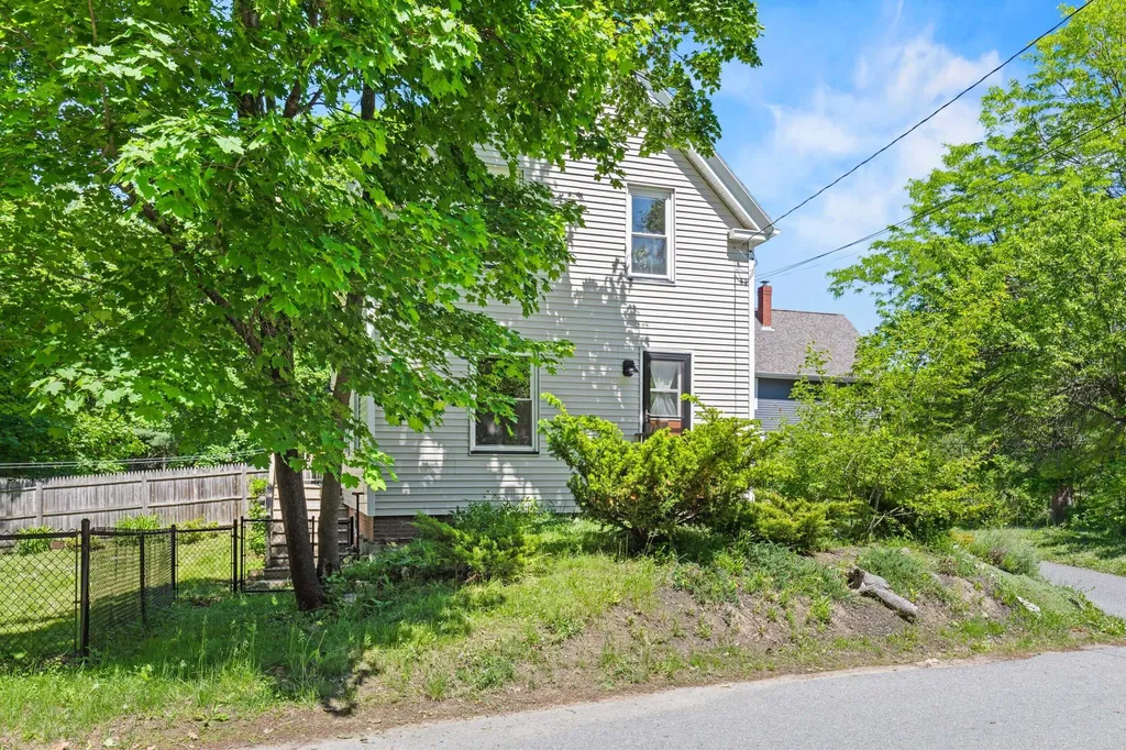 9 Cottage Place Westbrook ME 04092