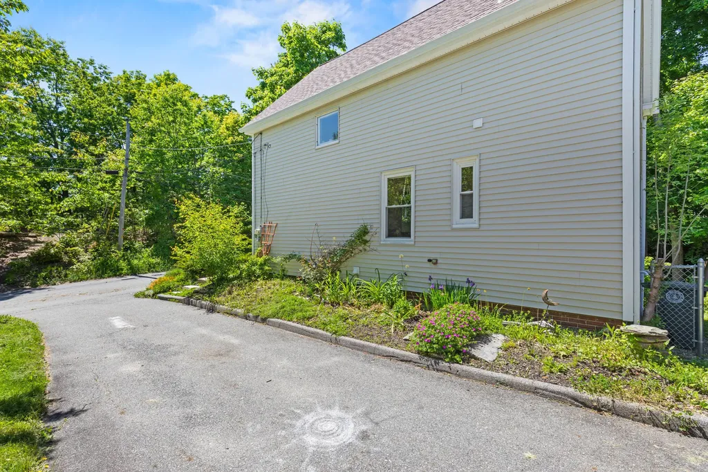 9 Cottage Place Westbrook ME 04092