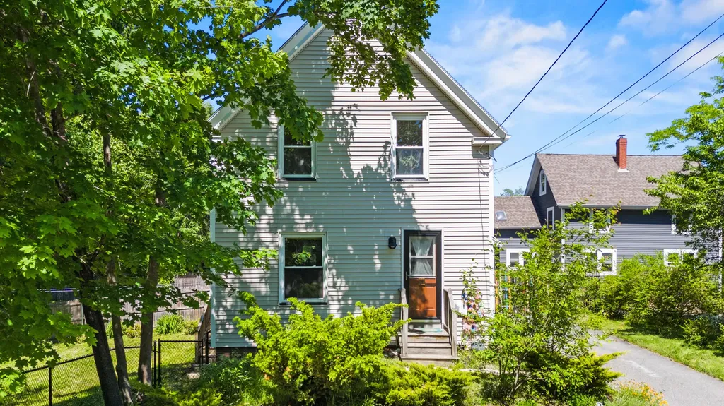 9 Cottage Place Westbrook ME 04092