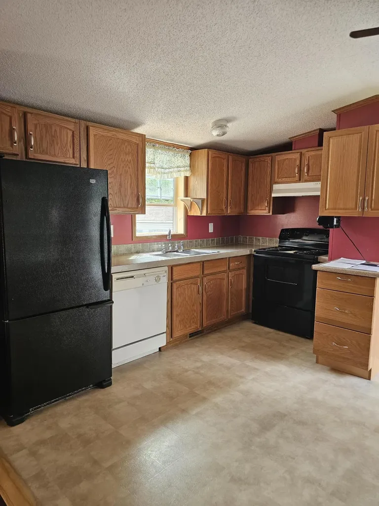 16 Leo Street Sanford ME 04073