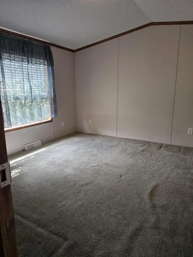 16 Leo Street Sanford ME 04073